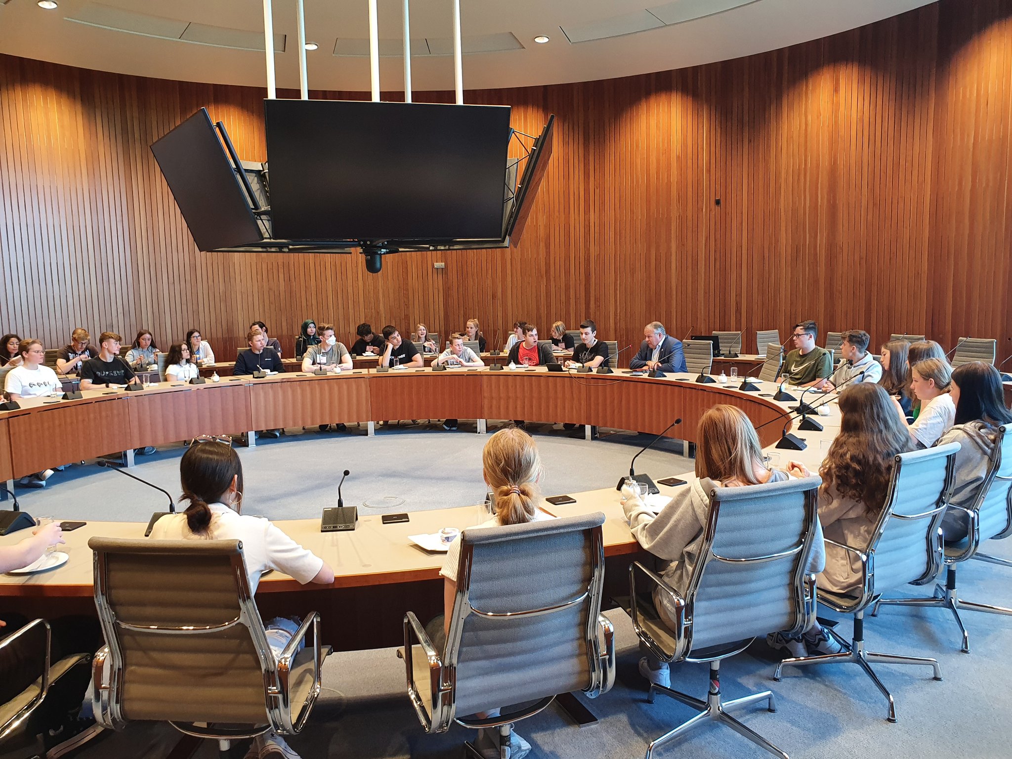 HANS-BÖCKLER-BERUFSKOLLEG AUS MARL ZU BESUCH IM LANDTAG  